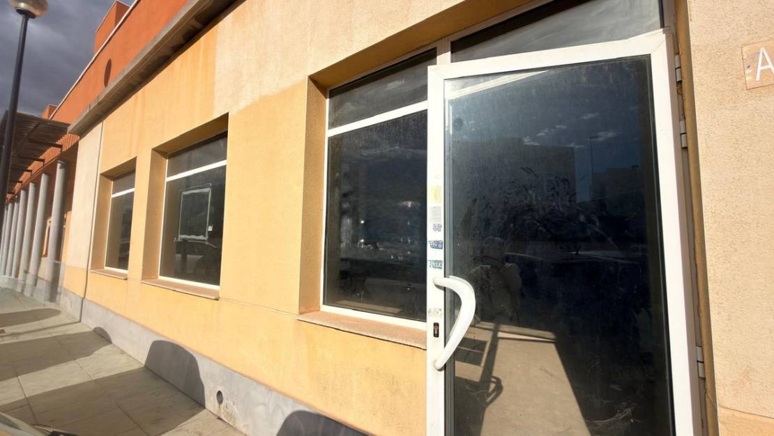 Venta - Commercial property - Orihuela - Los Dolses