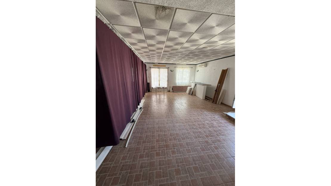 Venta - Commercial property - Orihuela - Villamartin