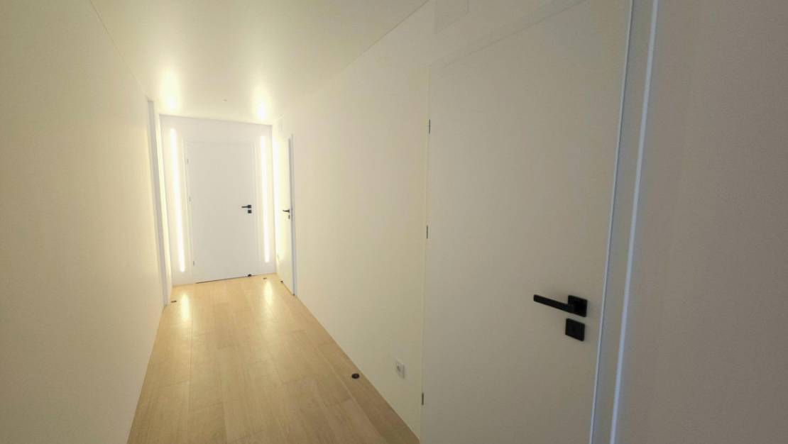 Venta - Commercial property - Torrevieja - Torrevieja Centro