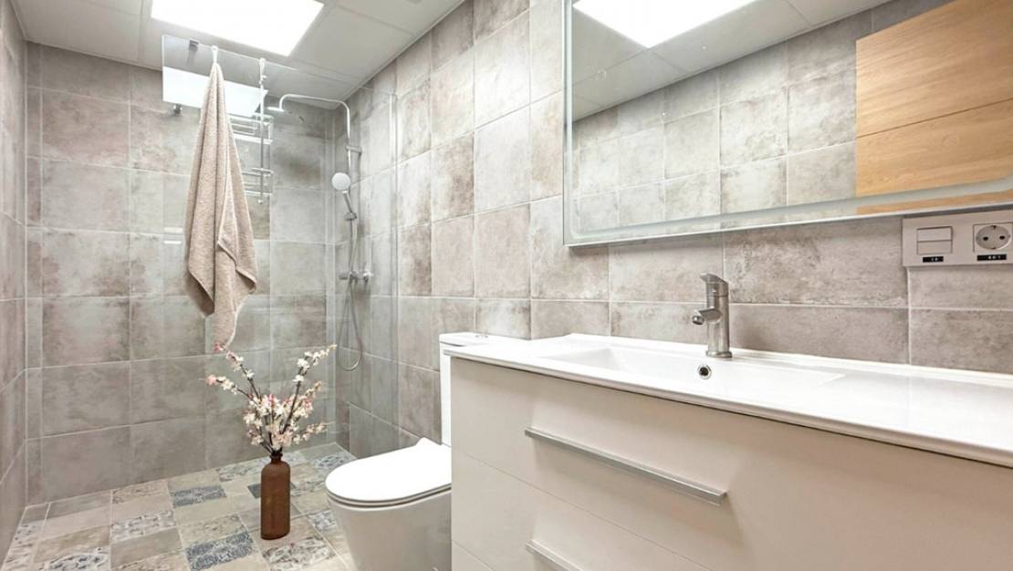 Venta - Commercial property - Torrevieja - Torrevieja Centro