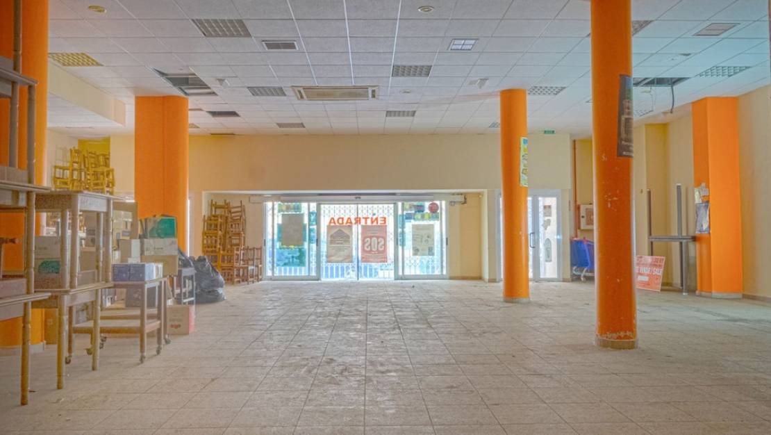 Venta - Commercial property - Torrevieja - Torrevieja Centro