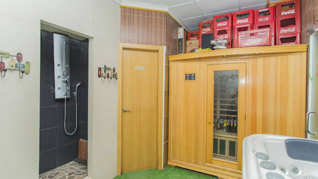 Venta - Commercial property - Torrevieja - Torrevieja Centro