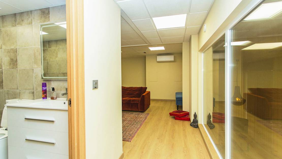 Venta - Commercial property - Torrevieja - Torrevieja Centro