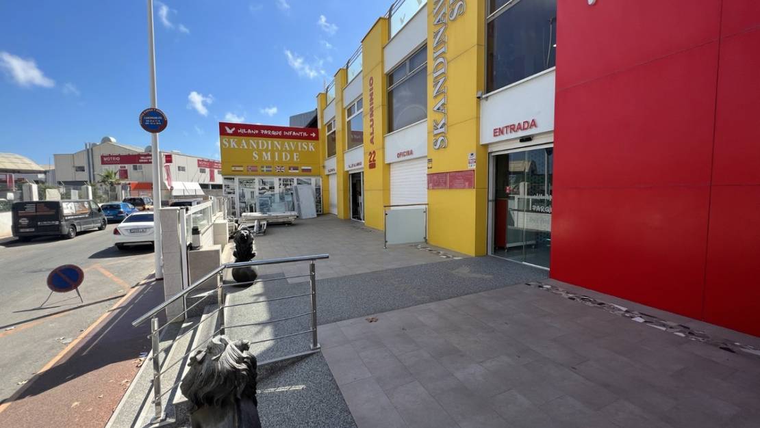 Venta - Commercial property - Torrevieja - Torrevieja Centro