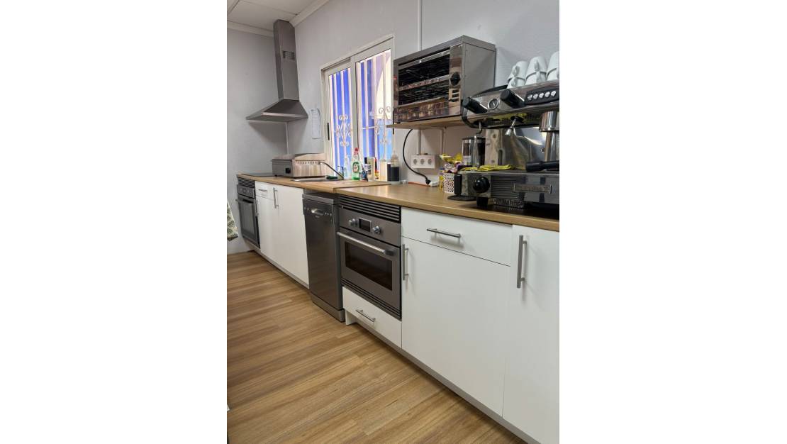 Venta - Commercial property - Torrevieja - Torrevieja Centro