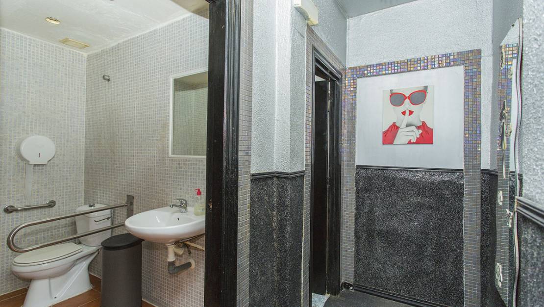 Venta - Commercial property - Torrevieja - Torrevieja Centro