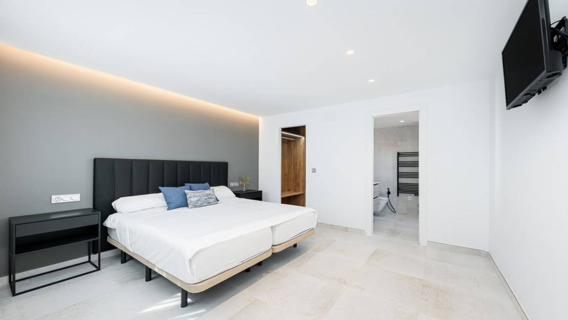 Venta - Commercial property - Torrevieja - Torrevieja Centro