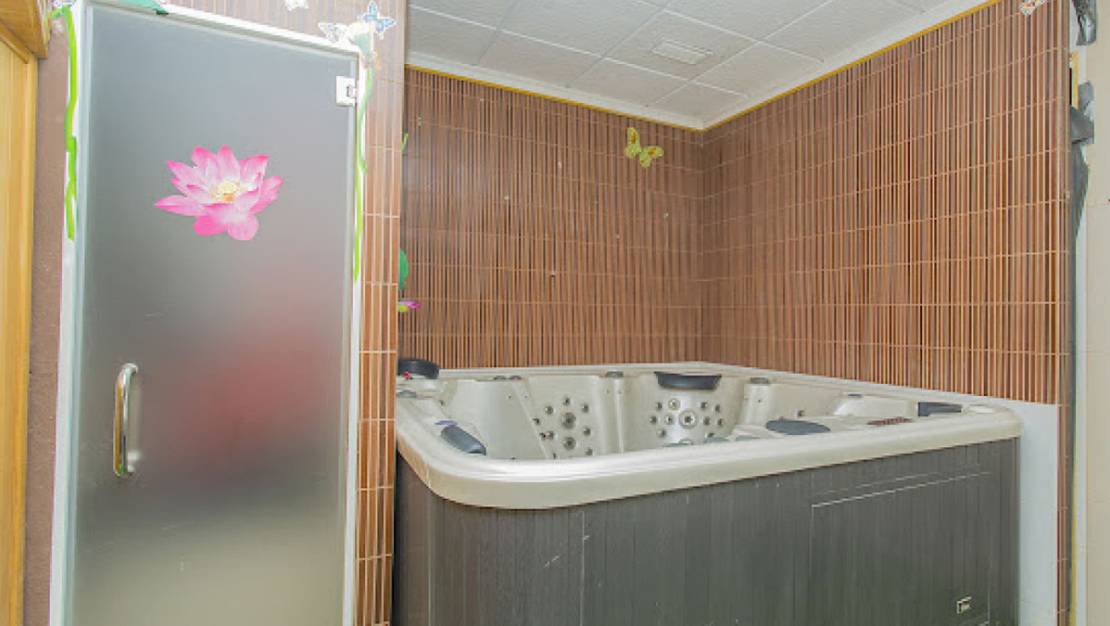 Venta - Commercial property - Torrevieja - Torrevieja Centro