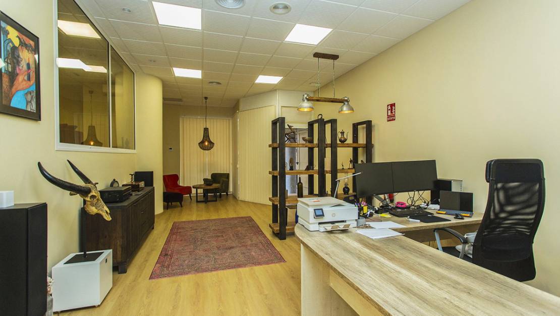 Venta - Commercial property - Torrevieja - Torrevieja Centro
