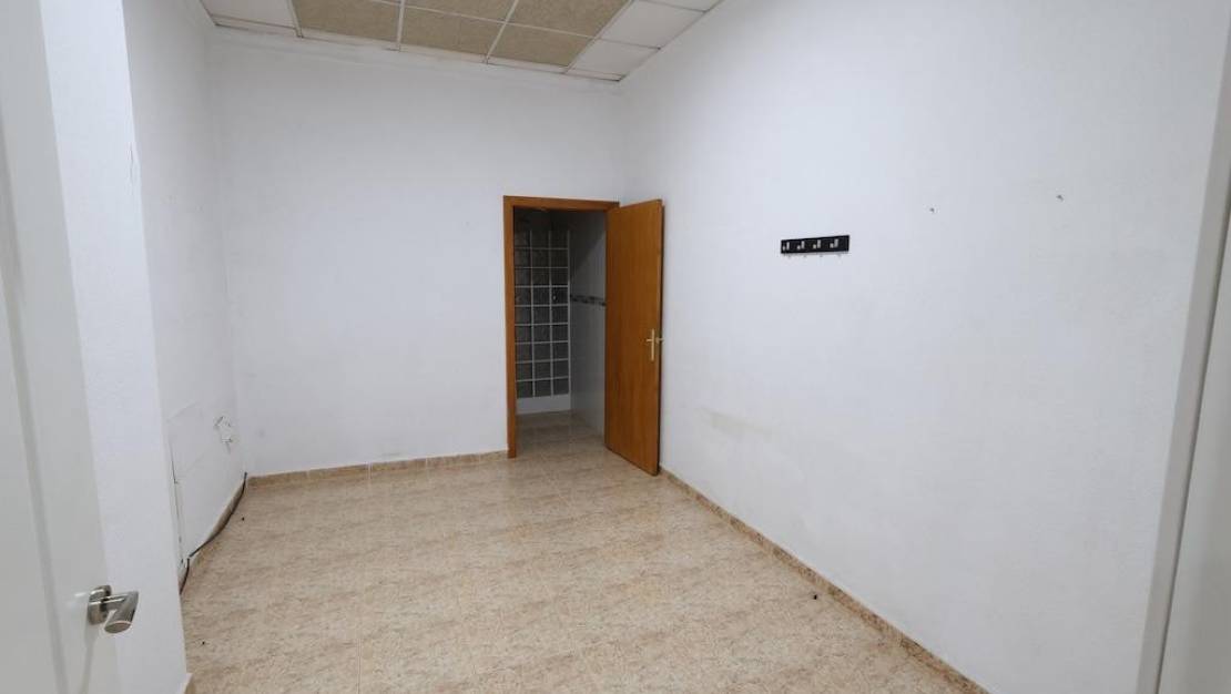 Venta - Commercial property - Torrevieja - Torrevieja Centro