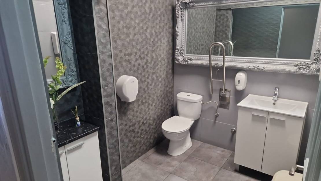 Venta - Commercial property - Torrevieja - Torrevieja Centro