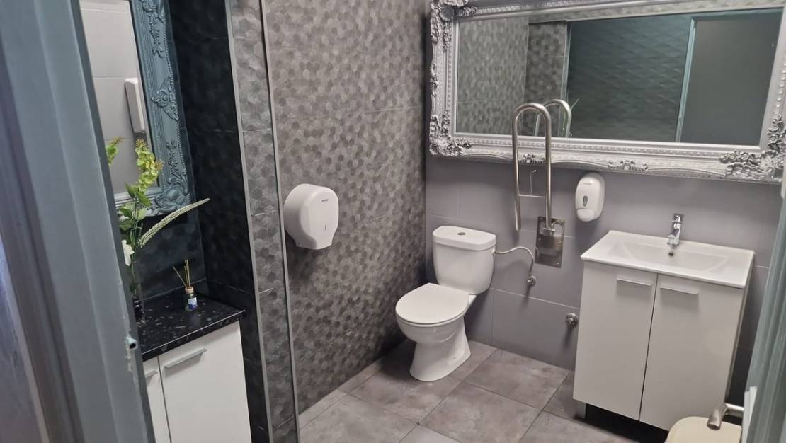 Venta - Commercial property - Torrevieja - Torrevieja Centro