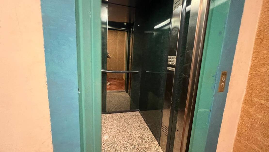 Venta - Commercial Unit - Torrevieja - Centro