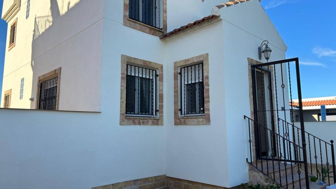 Venta - Detached House / Villa - Daya Nueva