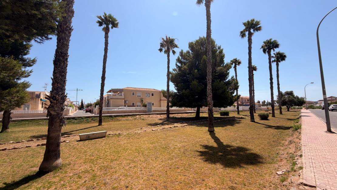 Venta - Ground Floor Bungalow - Torrevieja - El limonar