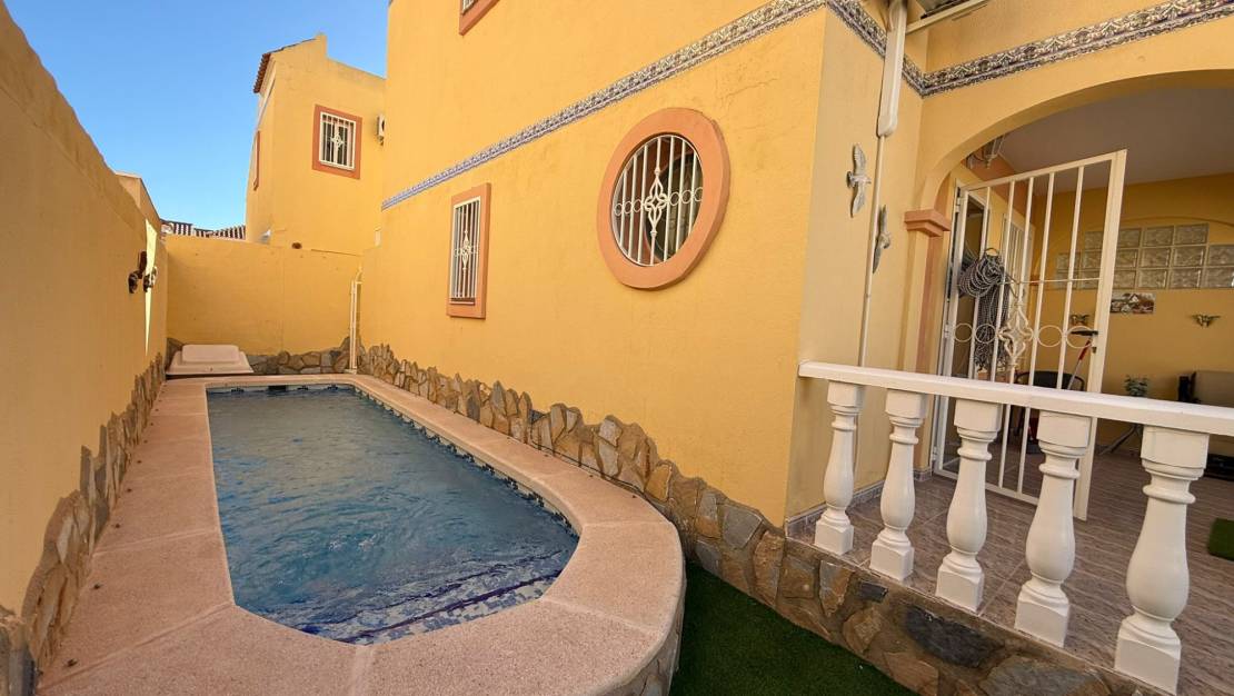Venta - Semi-Detached Villa - Villamartin - Blue Lagoon