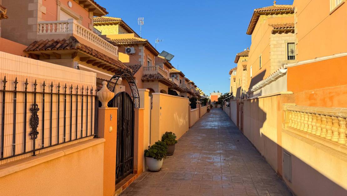 Venta - Town House - Torrevieja - Aguas Nuevas