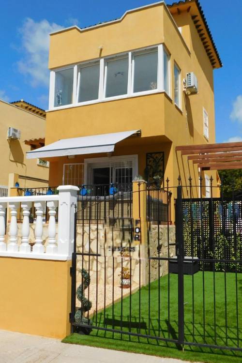 Villa - Sale - Orihuela - Villamartin