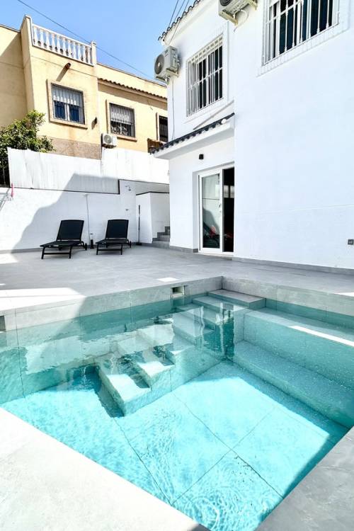 Villa - Sale - Orihuela - Villamartin