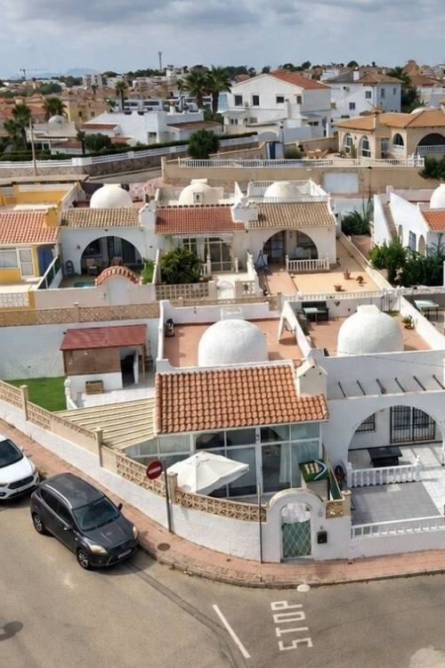 Villa - Sale - Orihuela - Villamartin