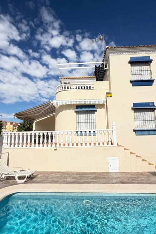 Villa - Sale - Orihuela - Villamartin