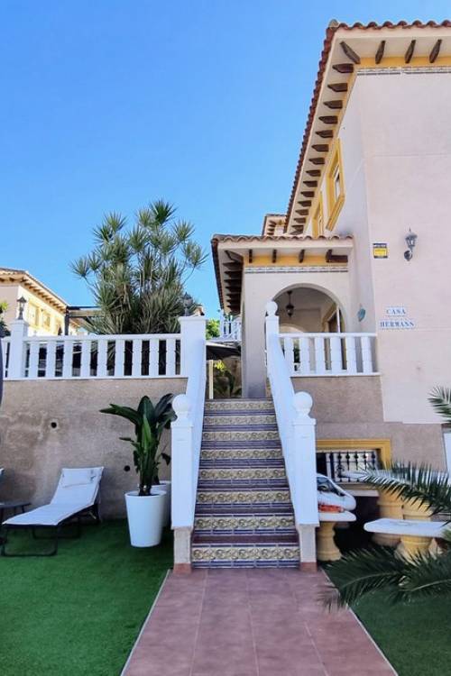Villa - Sale - Orihuela - Villamartin