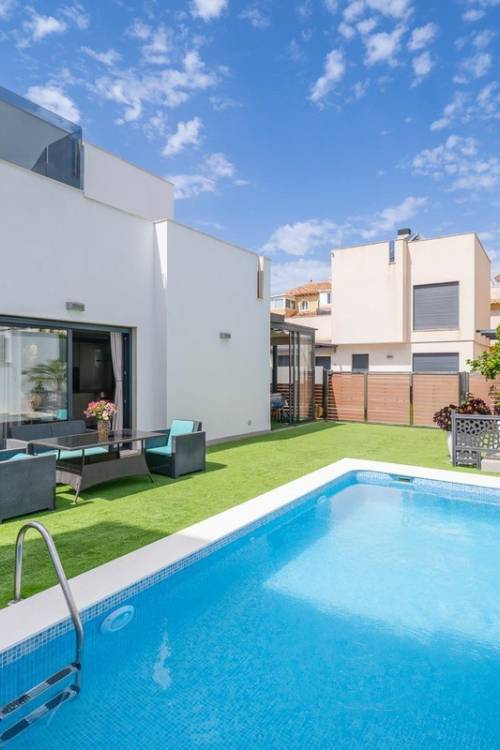 Villa - Sale - Torrevieja - Aguas Nuevas