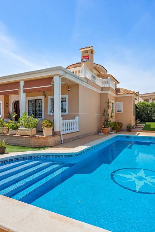 Villa - Sale - Torrevieja - La Mata
