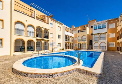 Villa - Sale - Torrevieja - RO-31606